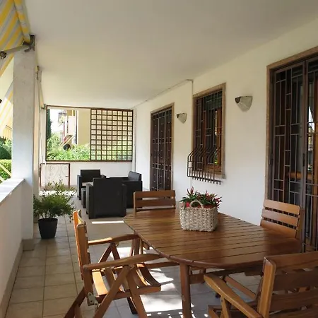 Casa Betty بسكييرا ديل غاردا