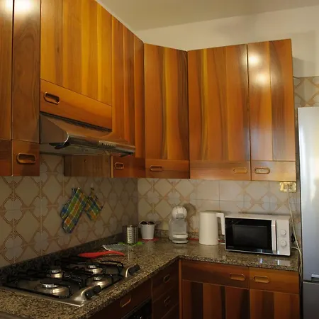 Casa Betty * بسكييرا ديل غاردا